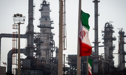İran'da boru hattından petrol sızıyor
