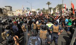 Bağdat’ta güvenlik güçleriyle göstericiler arasında arbede çıktı!