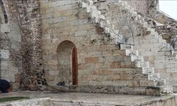 Sivas'ta Çifte Minareli Medrese'nin duvarlarına yazılan yazılar silindi