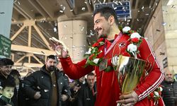 Avrupa şampiyonu Serbest Güreş Milli Takımı, Ankara'da coşkuyla karşılandı!
