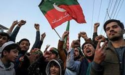 Pakistan'da seçim sebebiyle protestoda 3 polis öldü