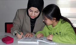 Ağrı'da gönüllü üniversite öğrencileri yetim çocukları geleceğe hazırlıyor