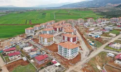 Nurdağı'nda yapımı tamamlanan 136 deprem konutu hak sahiplerine teslim edildi