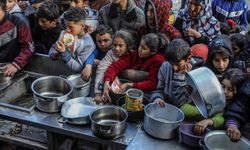 Gazze'de açlık: Filistinli baba çocuklarını doyurmak için her yolu deniyor