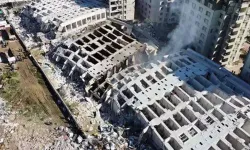 Depremde yıkılan Rönesans'ın enkazında halen kayıp olan 54 kişi aranılacak