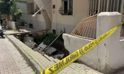 Avcılar'da korkutan anlar: Kaldırım çökünce bina boşaltıldı