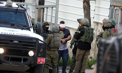 İsrail askerleri, Batı Şeria'nın Nur Şems Mülteci Kampı'nda 50 Filistinliyi gözaltına aldı