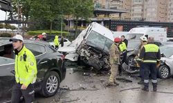 Beşiktaş'ın göbeğinde zincirleme kaza! 7 araç pert oldu