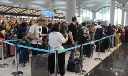 Bayram tatili yoğunluğu başladı! İstanbul'daki havalimanları doldu taştı