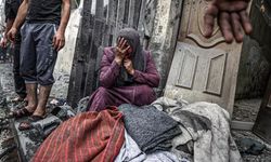 İsrail ordusunun Gazze'de bir evi bombalaması sonucu 29 Filistinli hayatını kaybetti