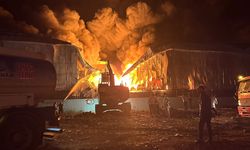 Adana'da üretim tesisinde yangın: Müdahale ediliyor