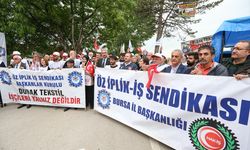 Bursa'da tekstil fabrikası önünde işçi eylemi: Sendikalaşma mücadelesi veriyorlar