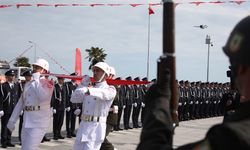 Atatürk'ü temsil eden bayrak Samsun'da karaya çıkarıldı