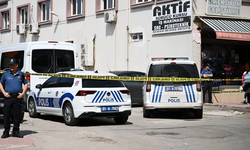 Adana'da işyerine saldırı: Sürücüyü de vurdular!