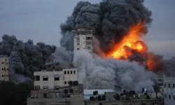 İsrail, Refah’a hava saldırılarına başladı! 50’den fazla yeri bombaladı