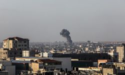 İsrail savaş uçakları Refah kentinde 3 Filistinliyi öldürdü