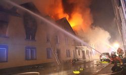 Almanya'da bir binada daha yangın! Alevleri hızlandırmak için benzin döküldü