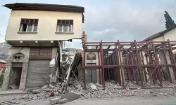 Hatay’da bina çöktü: Ekipler sevk edildi