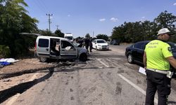Gaziantep'te otomobille hafif ticari araç çarpıştı! 2 kişi hayatını kaybetti