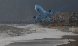 Antalya'da hava trafiğine fırtına engeli