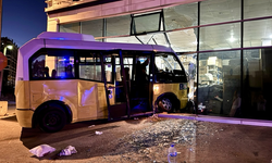 Bursa'da otomobil ile minibüsün çarpıştı! Kazada 12 kişi yaralandı