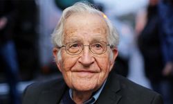Vefat ettiği iddia edilmişti! Noam Chomsky'nin son durumu
