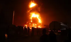 Petrol rafinerisinde korkutan yangın: Art arda patlamalar yaşandı!