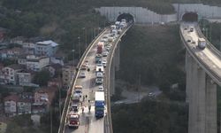 Anadolu Otoyolu'nda otomobil alev aldı! Uzun araç kuyruğu oluştu