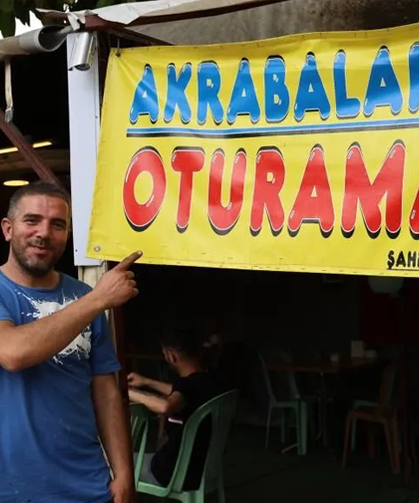 Adana’da bir kişi iş yerine, ‘Akrabalarım oturamaz’ afişi astı