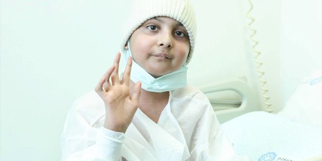İZMİR - Iraklı 11 yaşındaki Bana, Türkiye'de sağlığına kavuştu