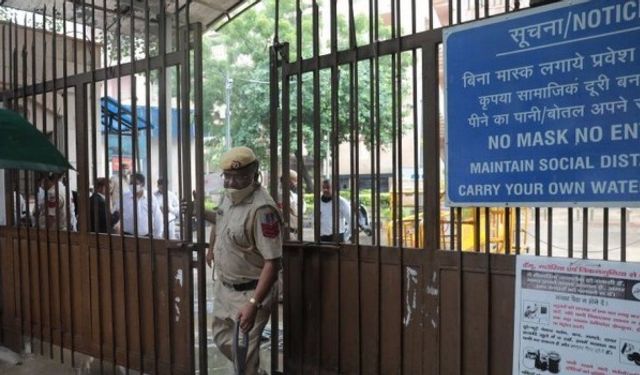 Hindistan gangsteri Delhi mahkemesinde vurularak öldürüldü