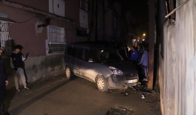 Adana'da "dur" ihtarına uymayan 2 kişi kaza yapınca yakalandı