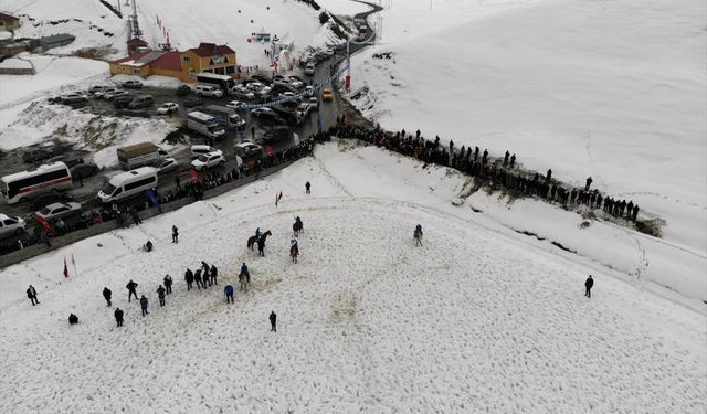 "Ağrı 2. Kar Festivali" Küpkıran Kayak Merkezi'nde başladı