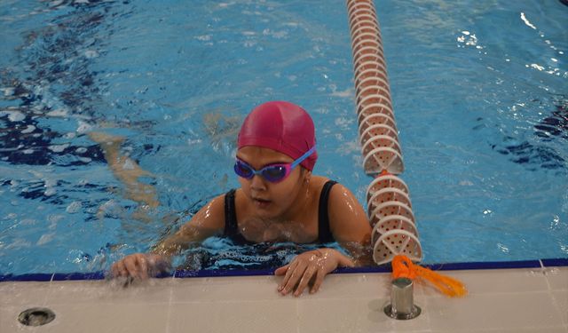 GAZİANTEP - 10 yaşındaki paralimpik yüzücünün gözü milli takımda