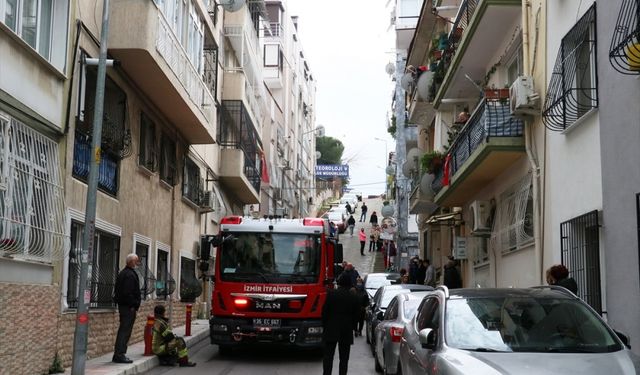 İzmir'de apartmanda çıkan yangında iki genç hayatını kaybetti