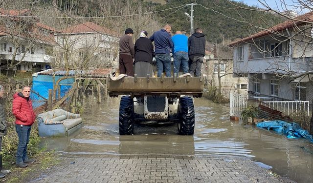 Zonguldak'ta doğal göletin sularının yükselmesi nedeniyle 4 daire boşaltıldı