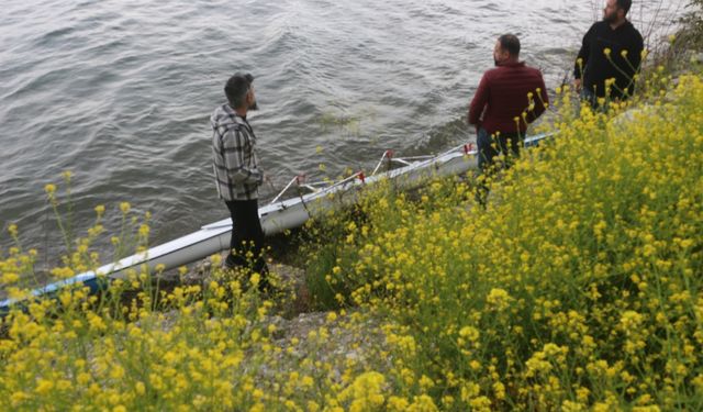 Adana'da baraj gölünde kanoları alabora olan 2 kişiyi polis kurtardı