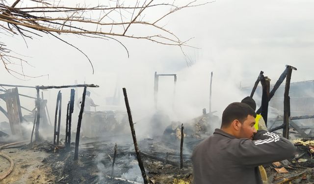Adana'da tarım işçilerinin kaldığı çadırda çıkan yangın söndürüldü