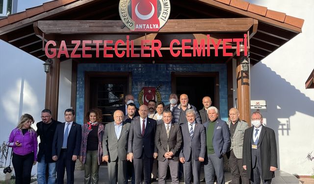 ANTALYA - KKTC Cumhurbaşkanı Tatar, Antalya Gazeteciler Cemiyeti'ni ziyaret etti