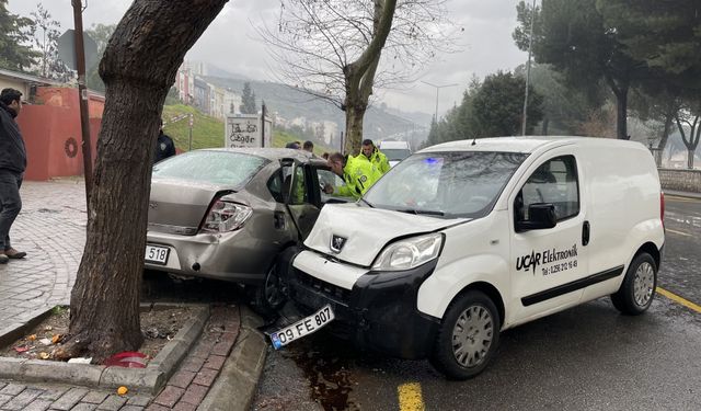 Aydın'da trafik kazasında 1 kişi öldü, 4 kişi yaralandı