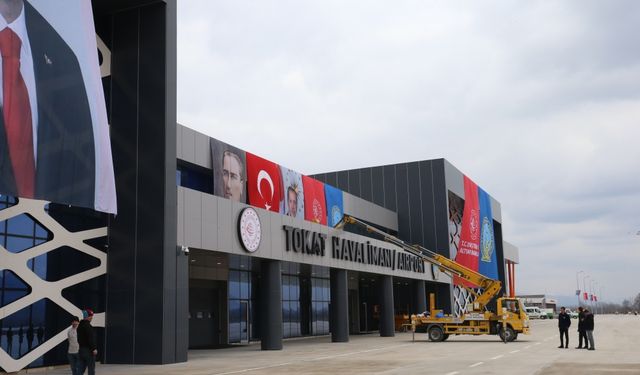 Bakan Karaismailoğlu, tamamlanan Tokat Yeni Havalimanı'nda incelemelerde bulundu: