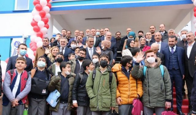 Milli Eğitim Bakanı Mahmut Özer "Kadın öğretmen oranı arttı"