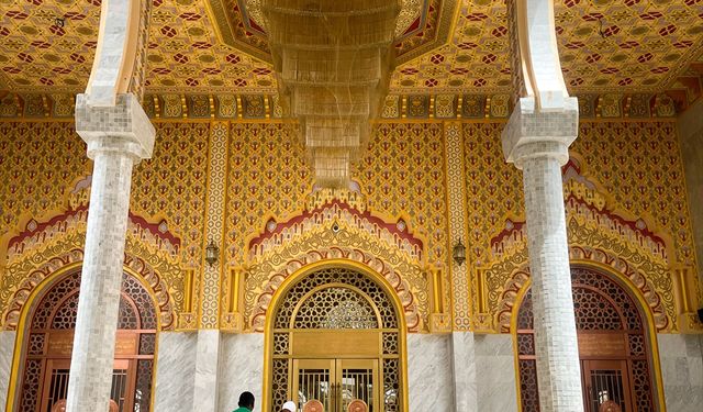 Batı Afrika'nın en büyük camisi Massalikoul Jinaan'da ramazan temizliği