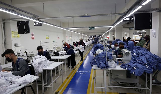 BİTLİS - Çırak olarak girdiği tekstil sektöründe 15 ülkeye ihracat yapıyor