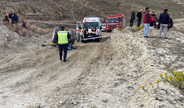 Denizli'de devrilen traktörün sürücüsü öldü