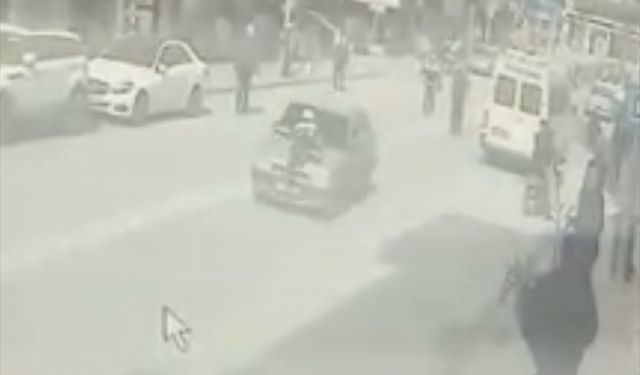 Denizli'de kaputa çıkan polise rağmen kaçmaya devam eden otomobil durduruldu