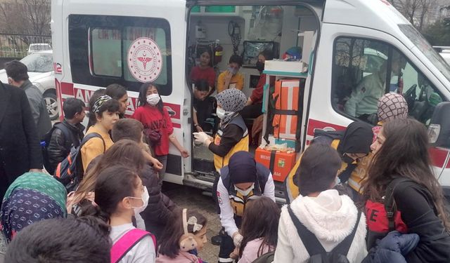 Elazığ'da 70 öğrenci boğazlarında yanma şikayeti üzerine hastaneye kaldırıldı