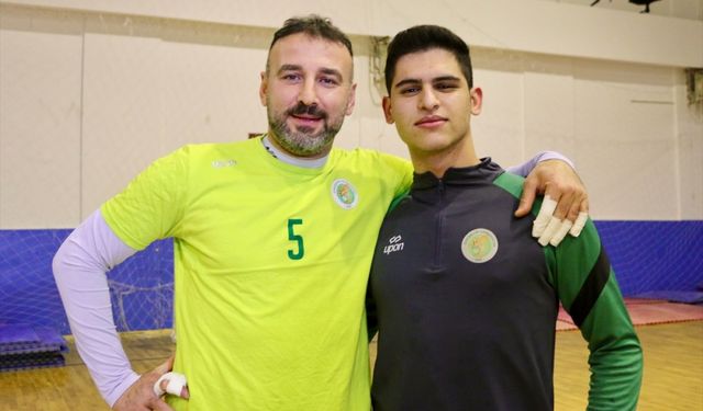 Eskişehir Ormanspor'un 41 yaşındaki oyun kurucusu golleriyle takımı sırtlıyor