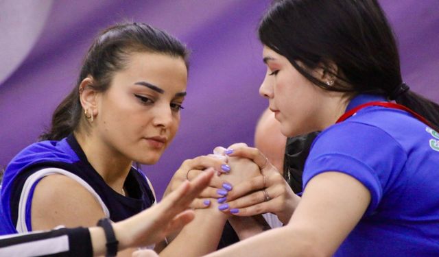 Eskişehir'de 2022 Şener Arslan Türkiye Bilek Güreşi Şampiyonası tamamlandı