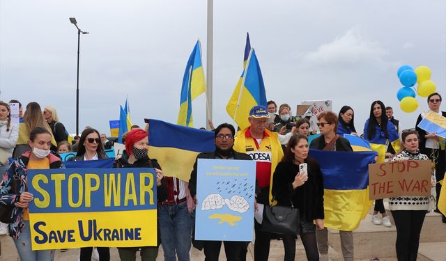 GİRNE - Rusya'nın Ukrayna'ya yönelik saldırısı KKTC'de protesto edildi